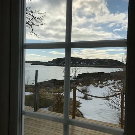 Charming Cabin By The Sea