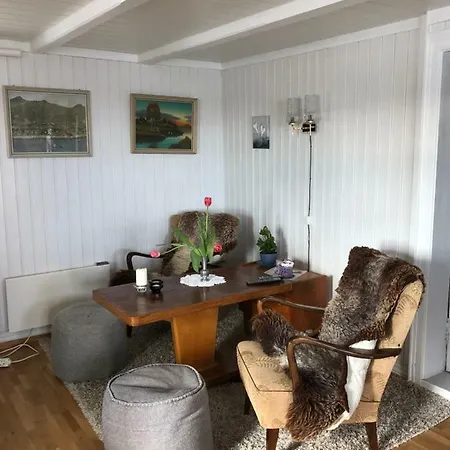 Prázdninový dům Charming Cabin By The Sea *