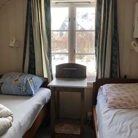 Holiday home Charming Cabin By The Sea Leknes