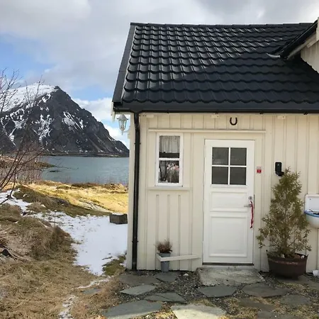 Holiday home Charming Cabin By The Sea *